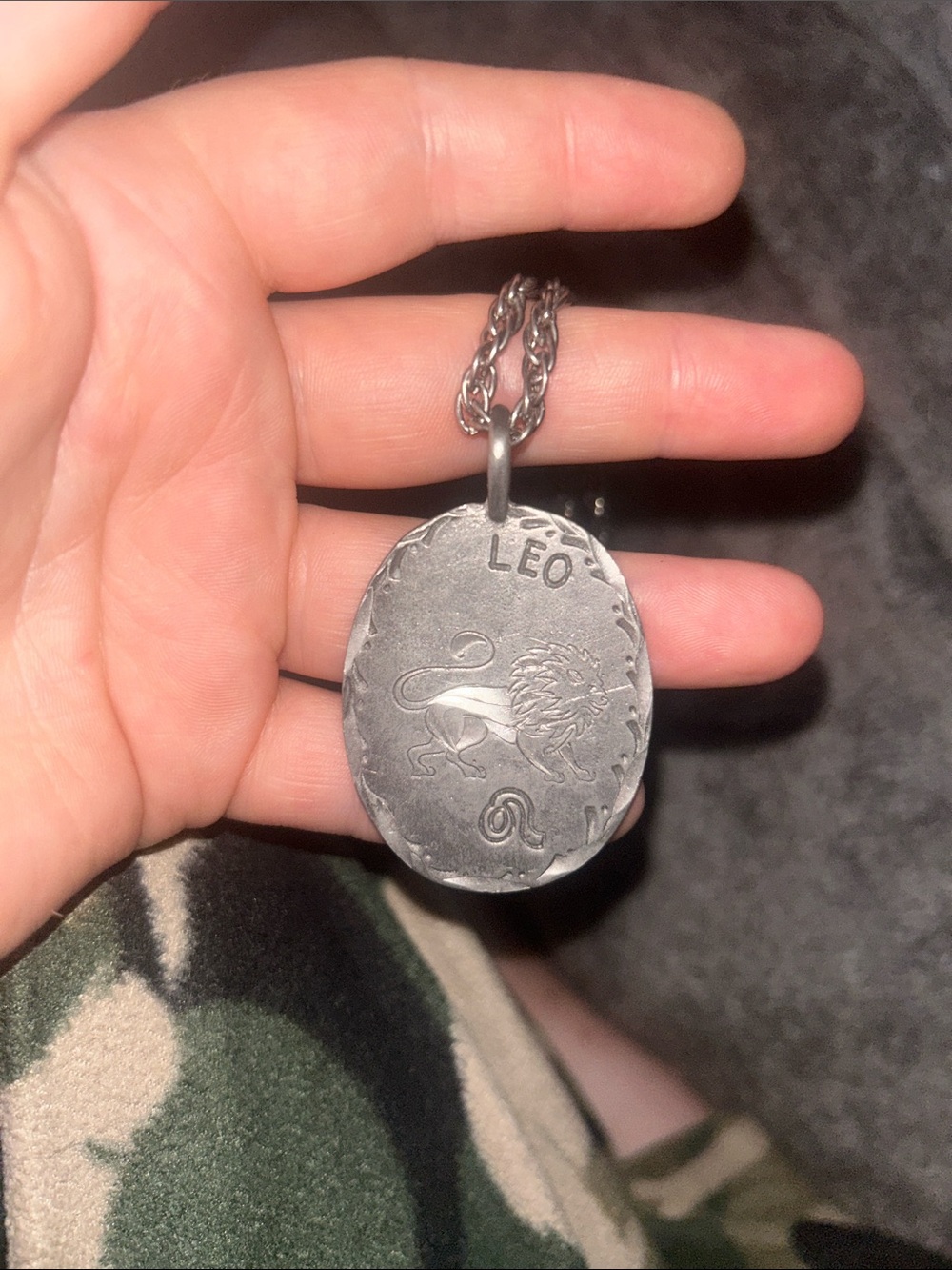 PEWTER Vintage Leo Zodiac Silver-Tone Pendant Necklace
